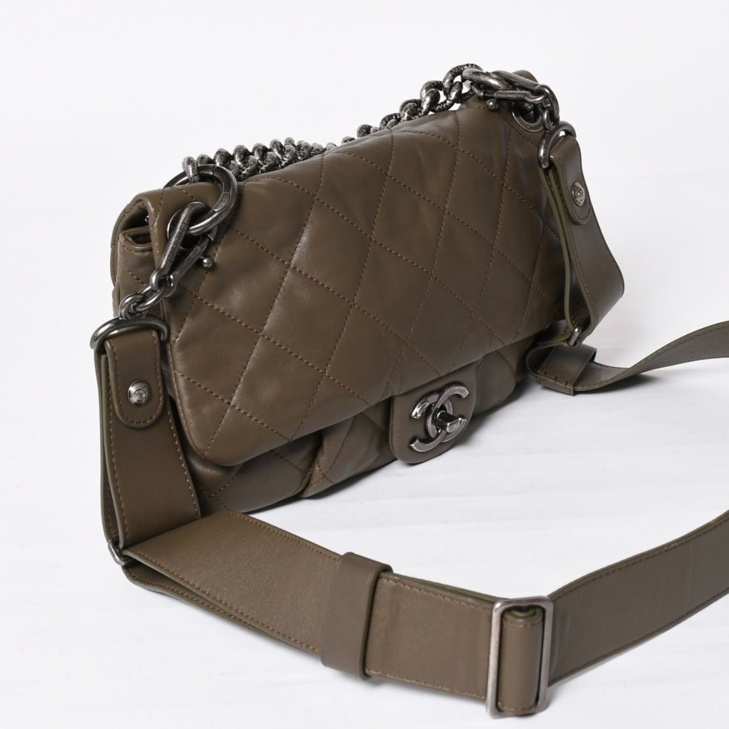Chanel 2-Way Bag CC Logo Lambskin Quilted Olive Antique Silver — view 3