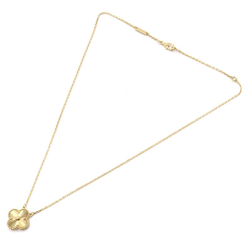 Van Cleef & Arpels Vintage Alhambra Pendant Guilloche 18K — view 2