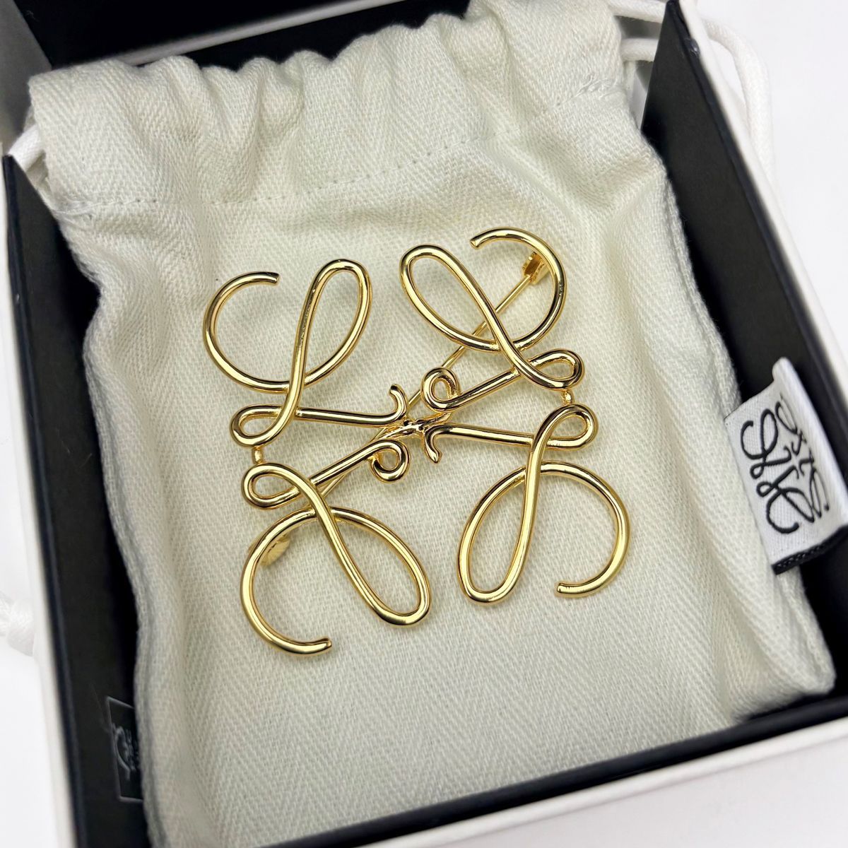 Loewe Brooch Anagram Gold 111.25.020