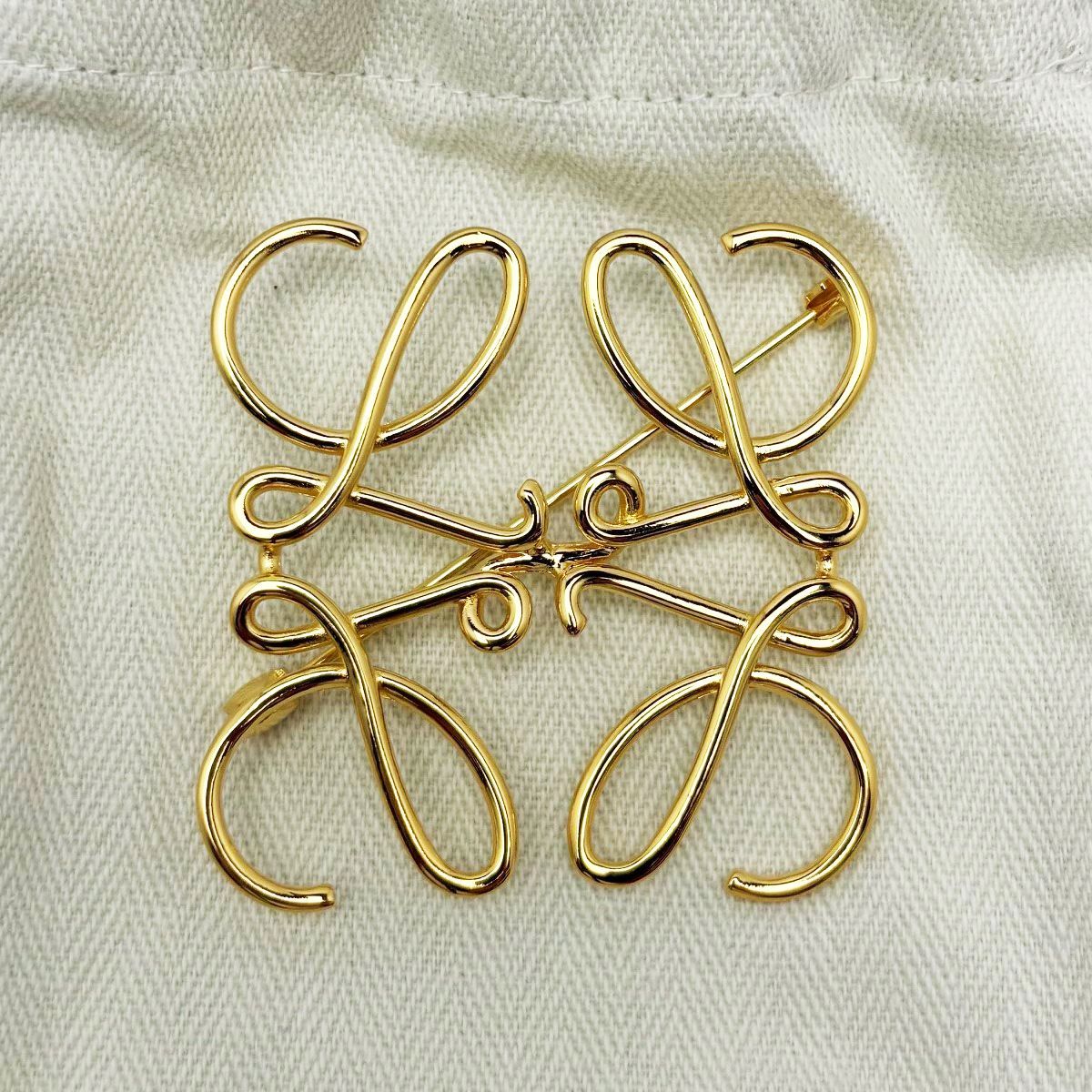 Loewe Brooch Anagram Gold 111.25.020 — view 2