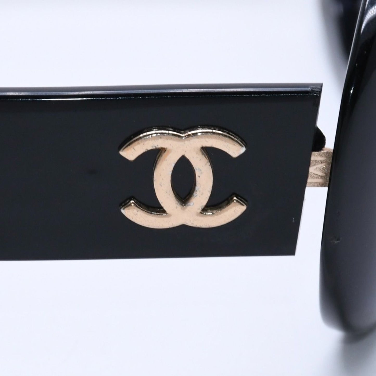 Chanel Oval Sunglasses Eyewear CC Logo Black White — view 8