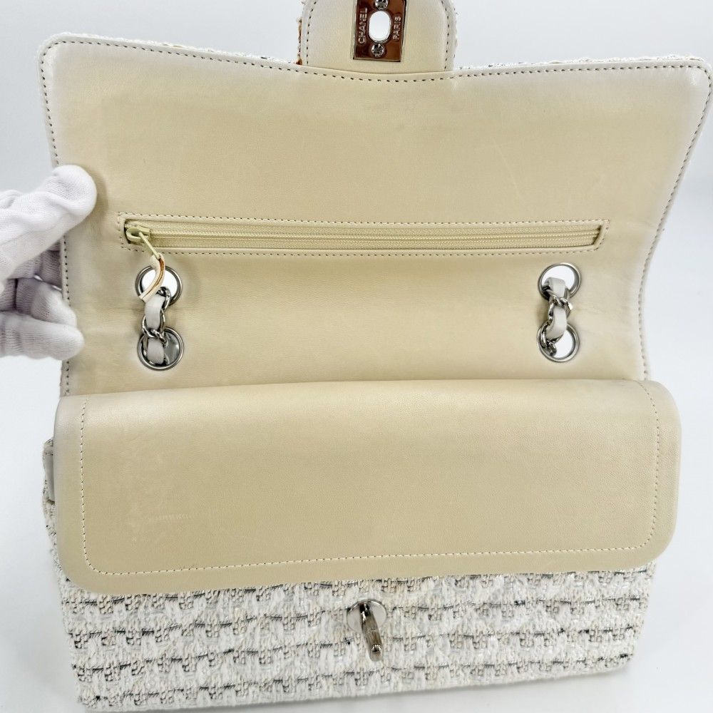 Chanel Shoulder Bag Quilted 25 CC Logo Bag Crossbody Double Flap Chain Tweed — view 4