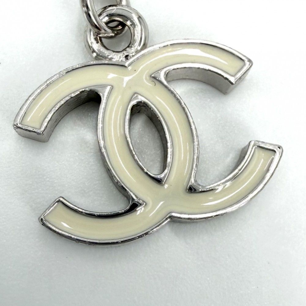 Chanel Necklace CC Logo Silver White — view 5