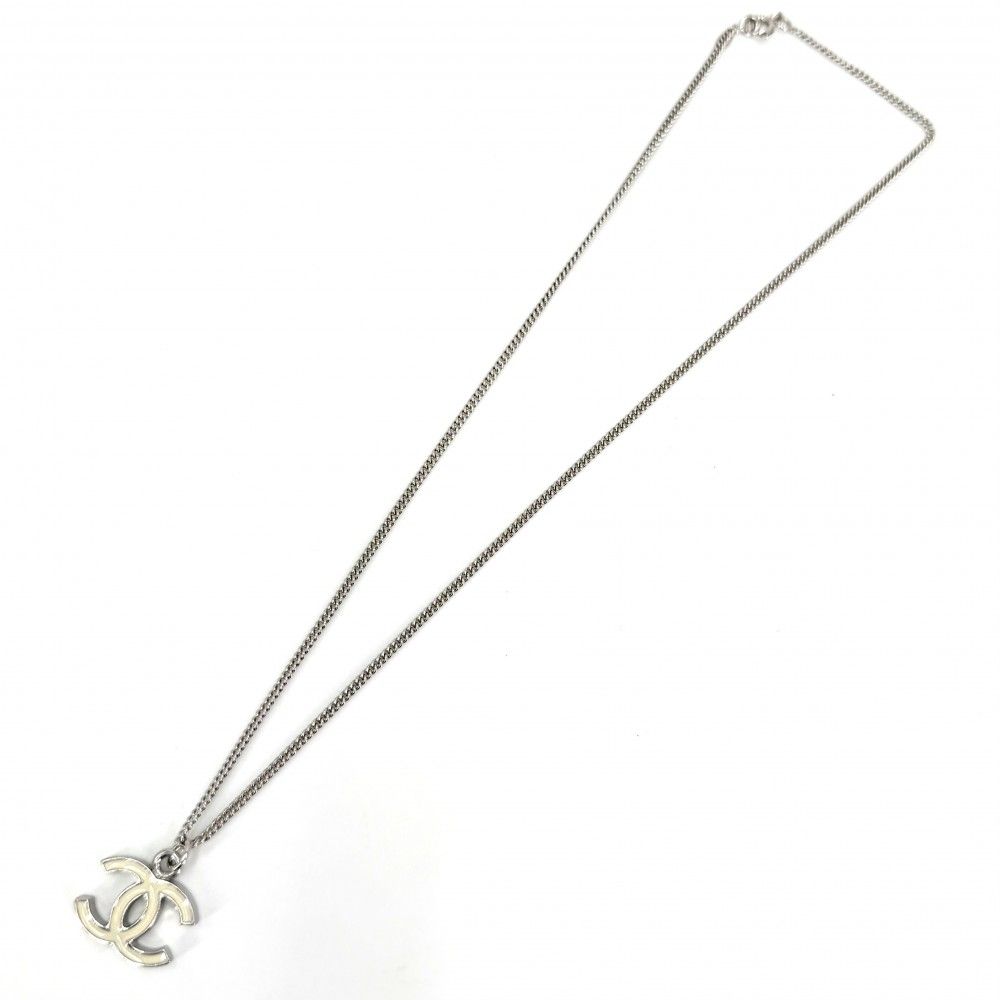 Chanel Necklace CC Logo Silver White — view 4