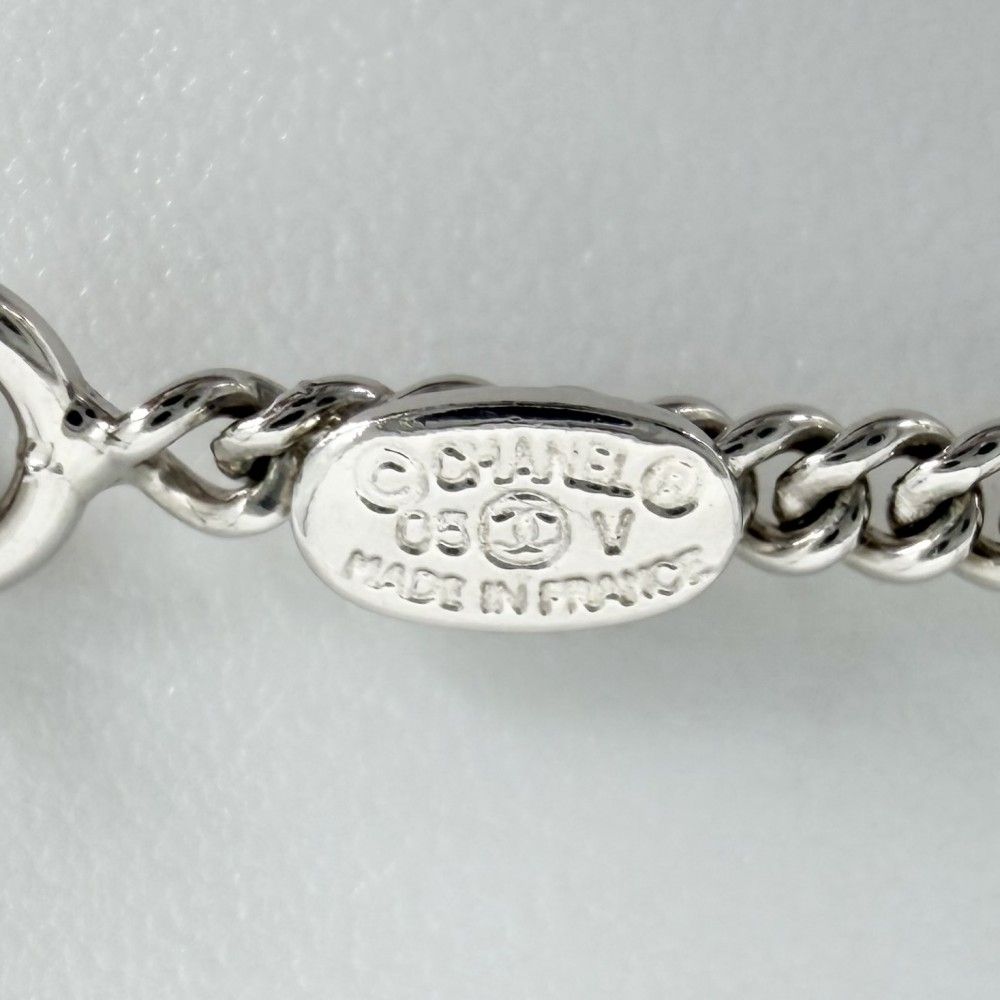 Chanel Necklace CC Logo Silver White — view 3