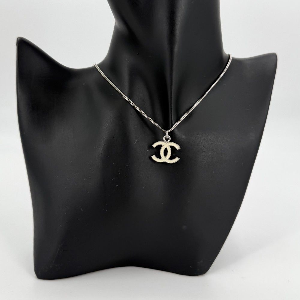 Chanel Necklace CC Logo Silver White — view 2