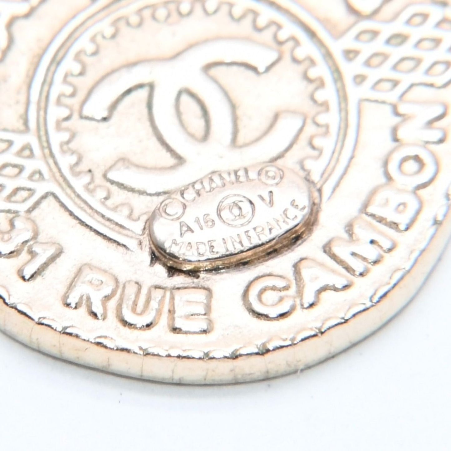 Chanel Earrings CC Logo Coin Motif Gold — view 8