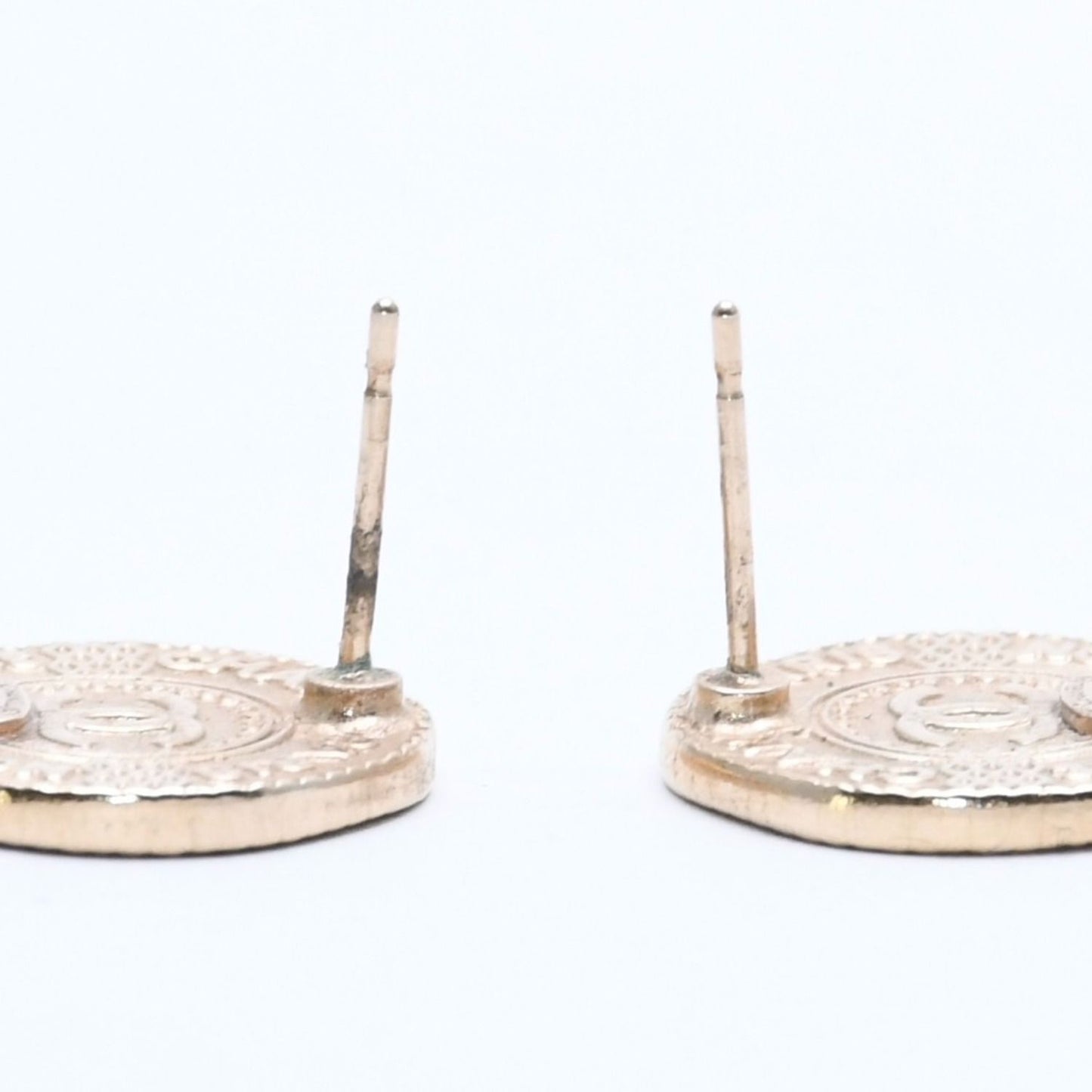 Chanel Earrings CC Logo Coin Motif Gold — view 7