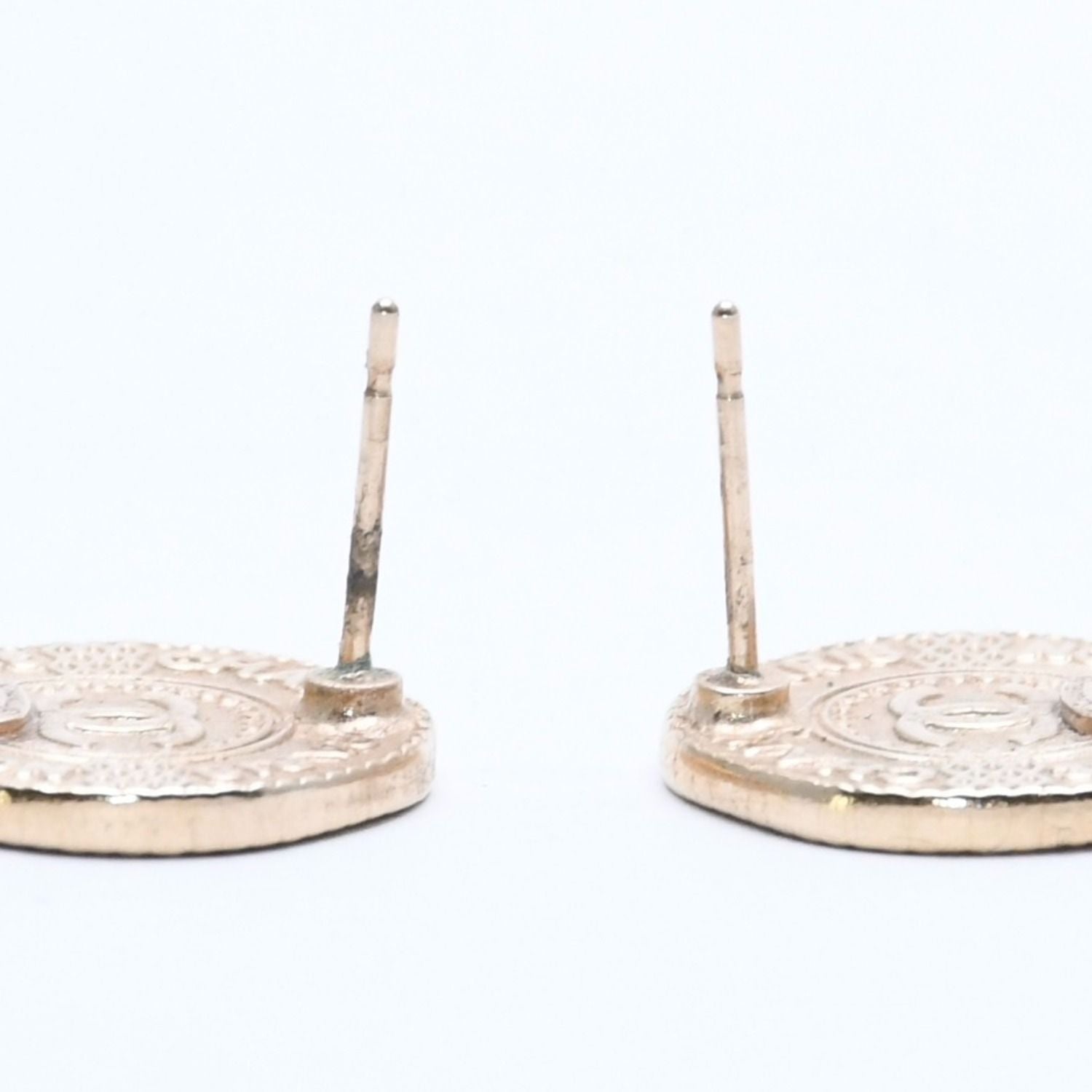 Chanel Earrings CC Logo Coin Motif Gold — view 7