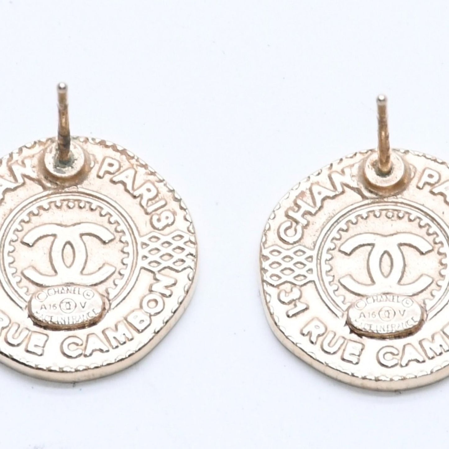 Chanel Earrings CC Logo Coin Motif Gold — view 6