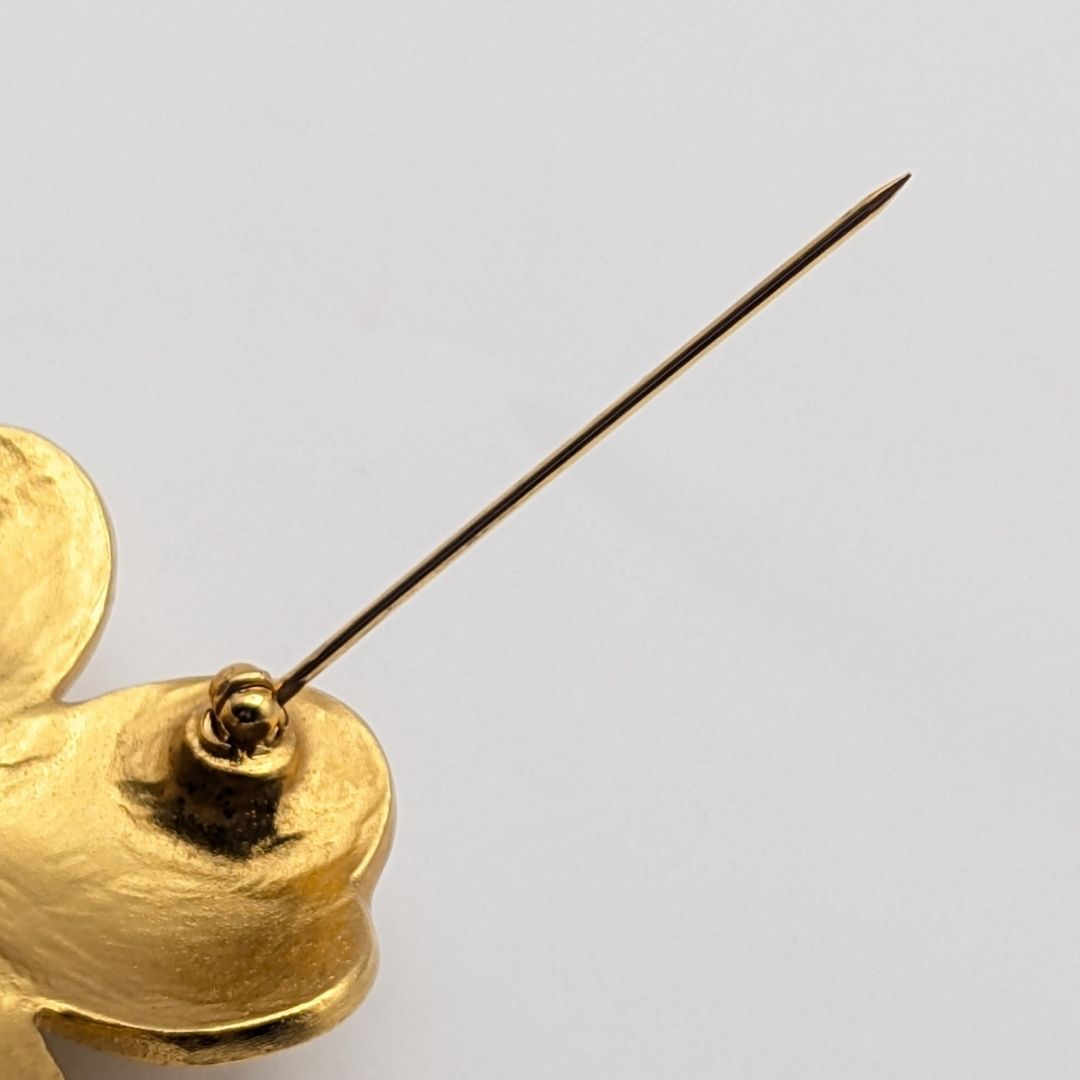 Chanel Brooch CC Logo Clover Gold Vintage — view 5