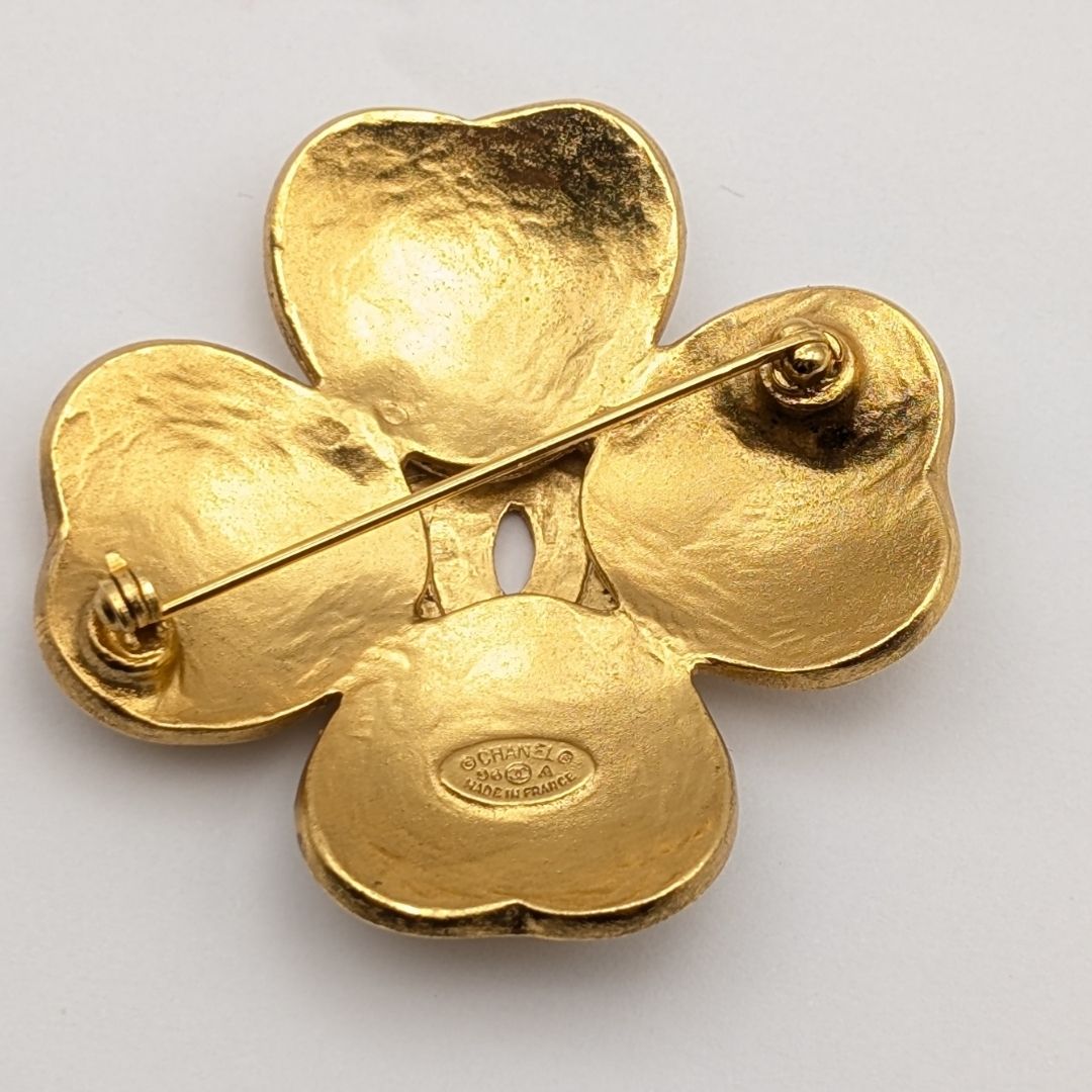 Chanel Brooch CC Logo Clover Gold Vintage — view 3