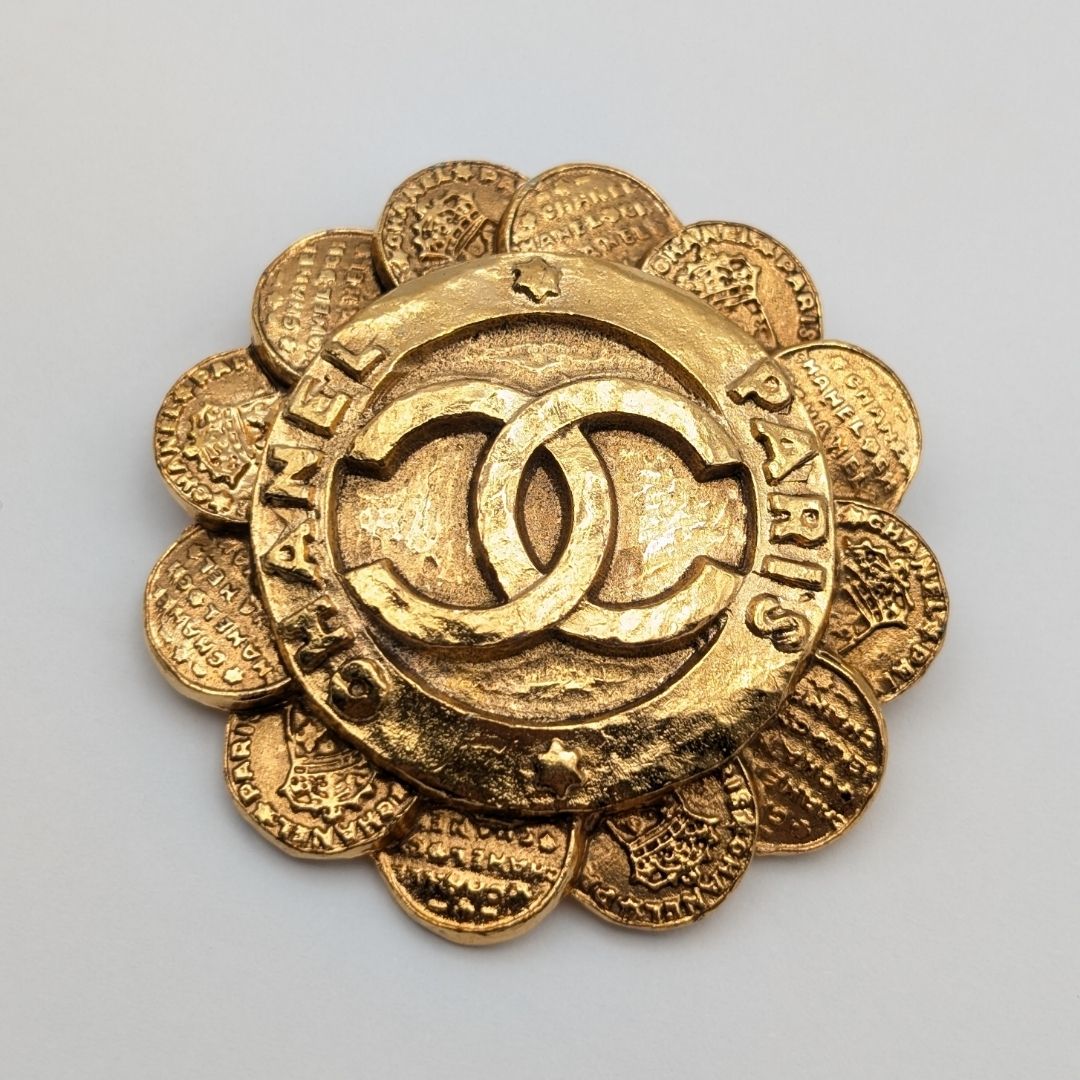 Chanel Brooch CC Logo Flower Gold Vintage 28 — view 2