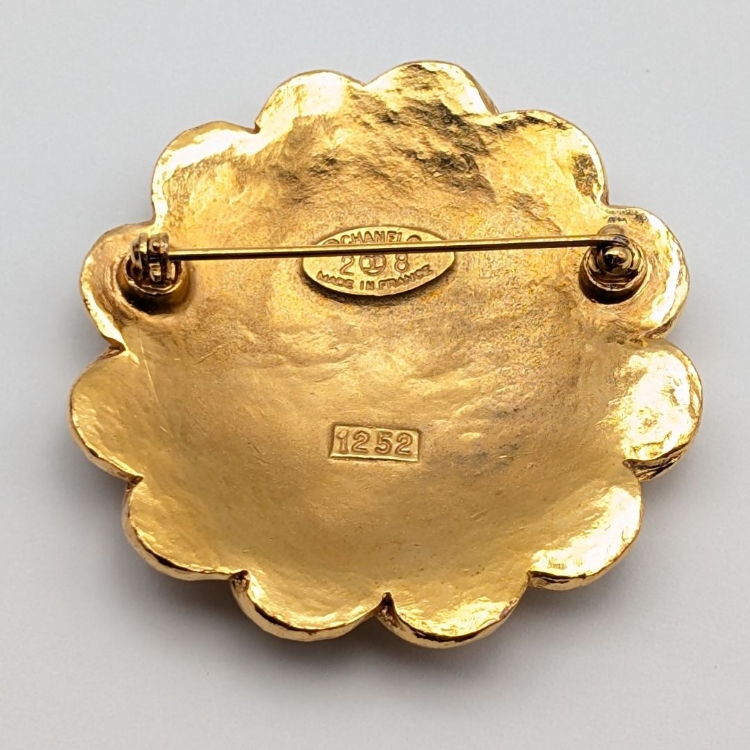 Chanel Brooch CC Logo Flower Gold Vintage 28 — view 4