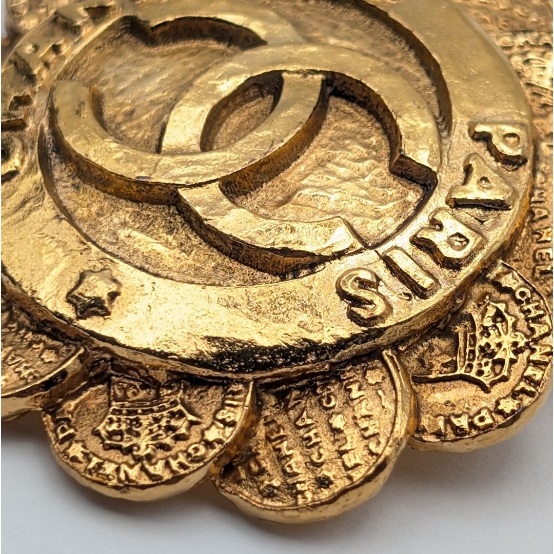 Chanel Brooch CC Logo Flower Gold Vintage 28 — view 3