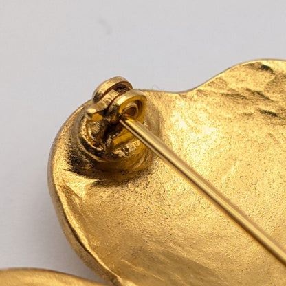 Chanel Brooch CC Logo Clover Gold Vintage — view 4