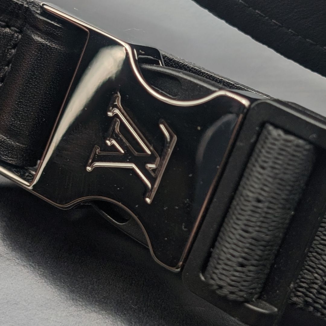 Louis Vuitton Leather LV Logo Black Sandals Thong Beach — view 8