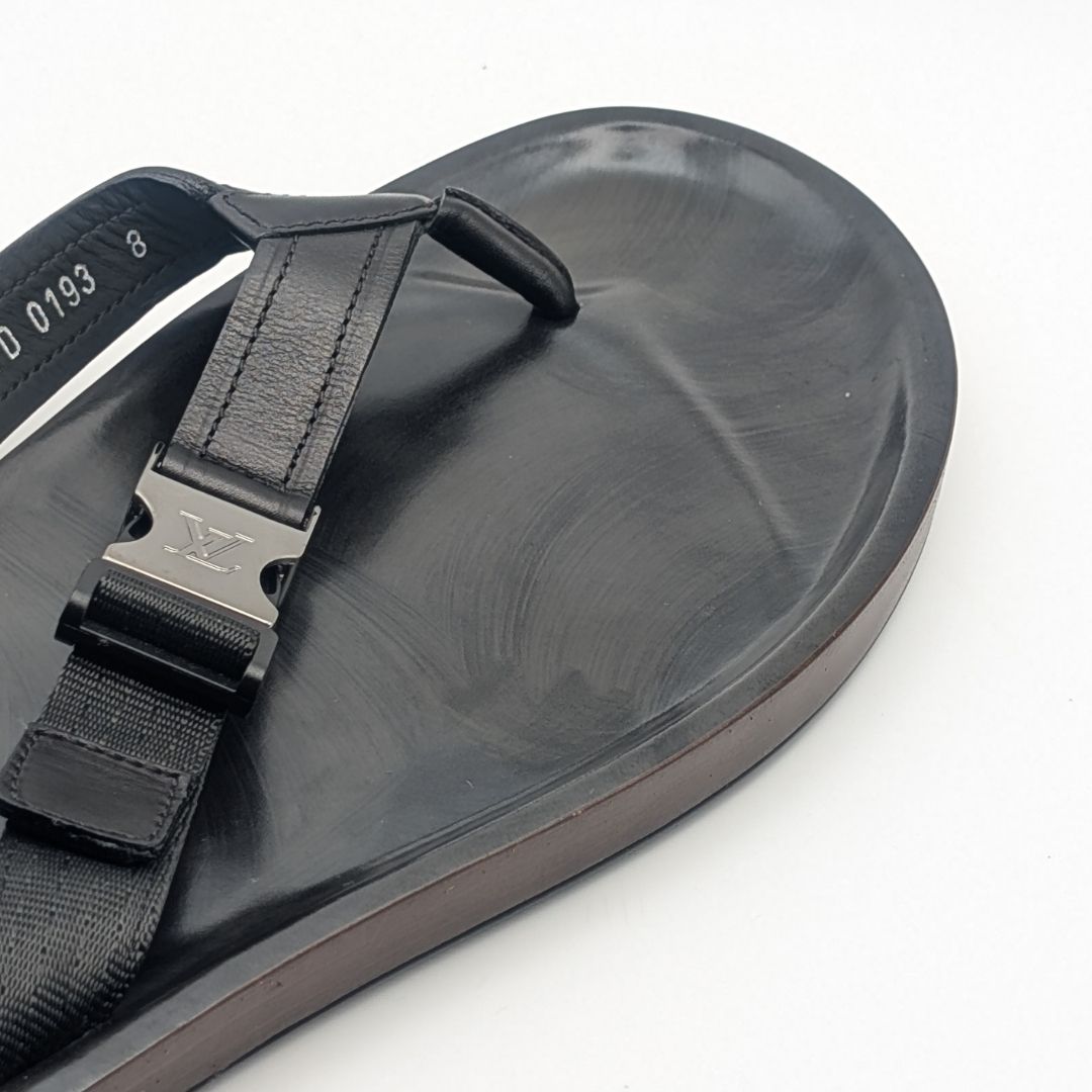 Louis Vuitton Leather LV Logo Black Sandals Thong Beach — view 7