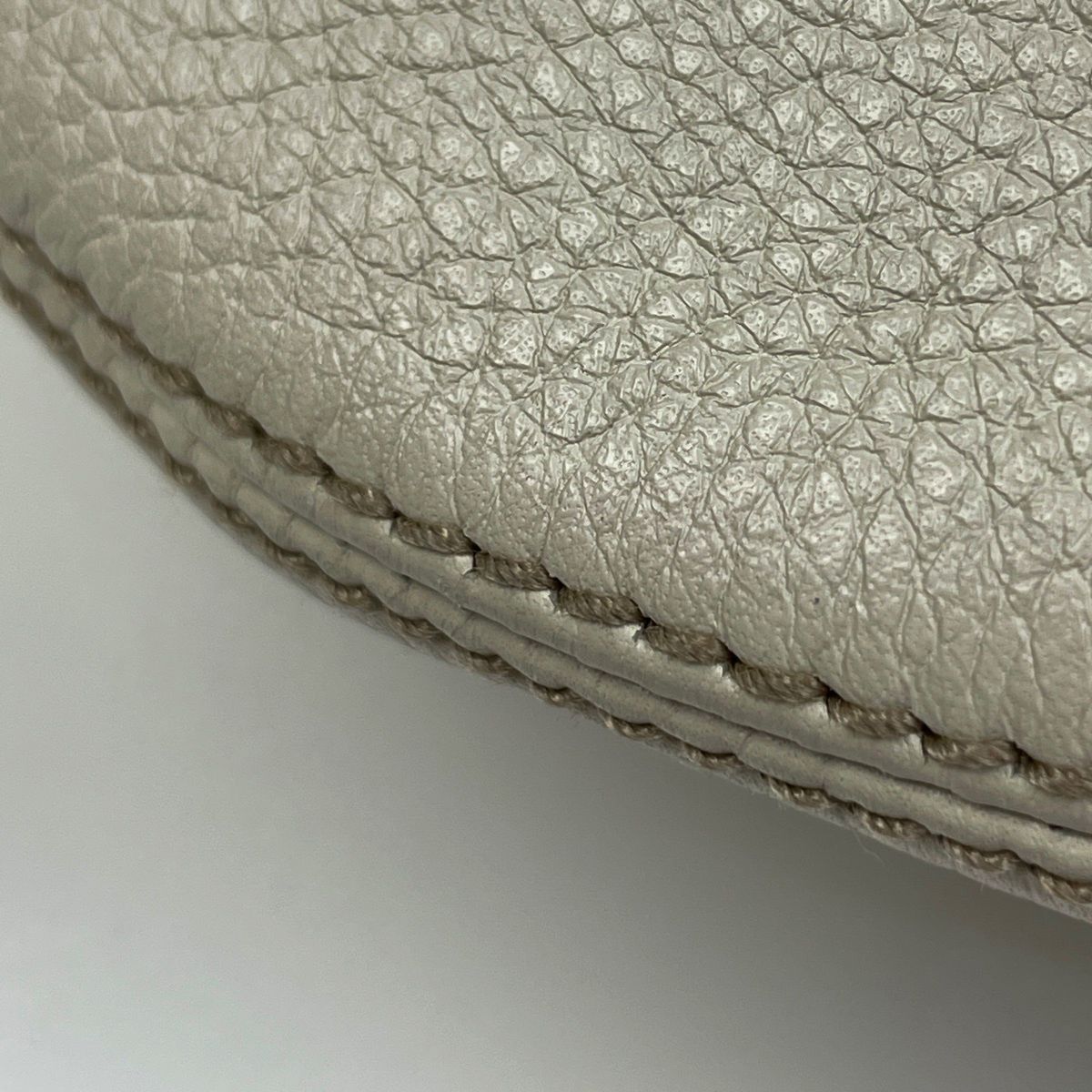 Gucci Soho Shoulder Bag Interlocking G Leather Ivory — view 3