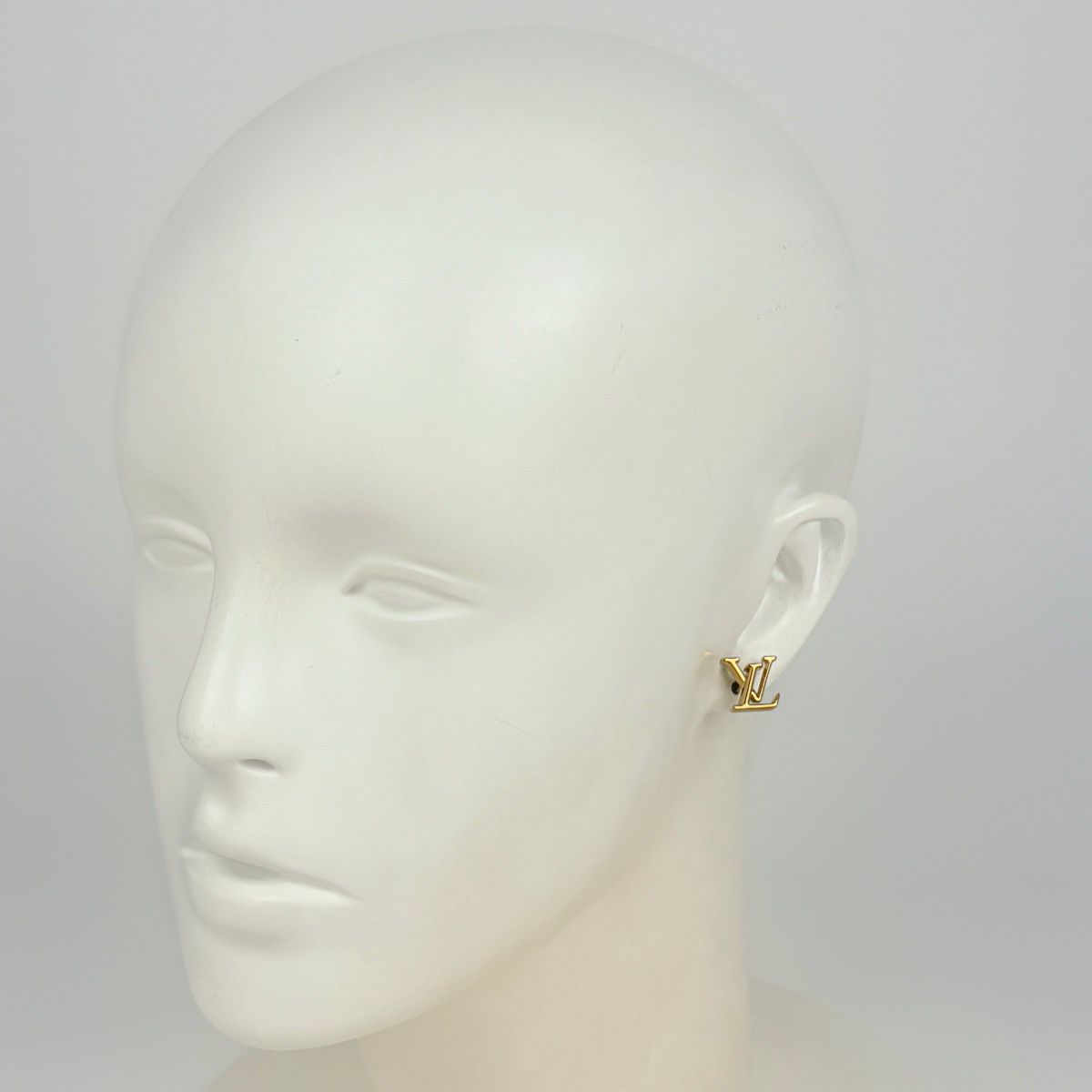 Louis Vuitton Book le Doreille LV Iconic Earrings Gold Plated — view 5