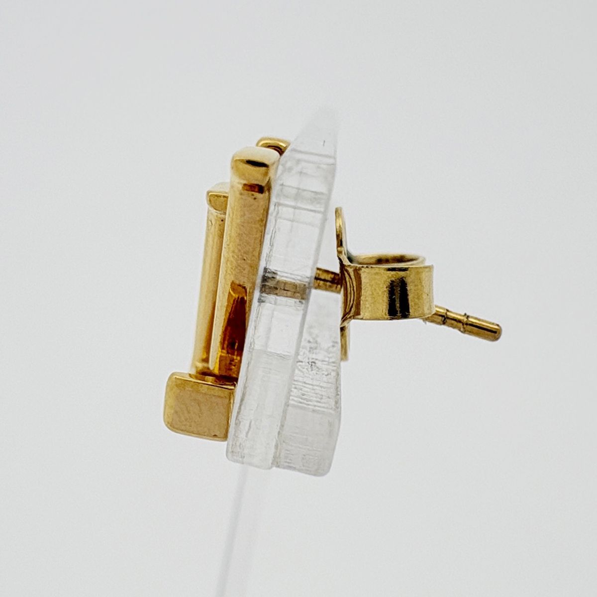 Louis Vuitton Book le Doreille LV Iconic Earrings Gold Plated — view 2