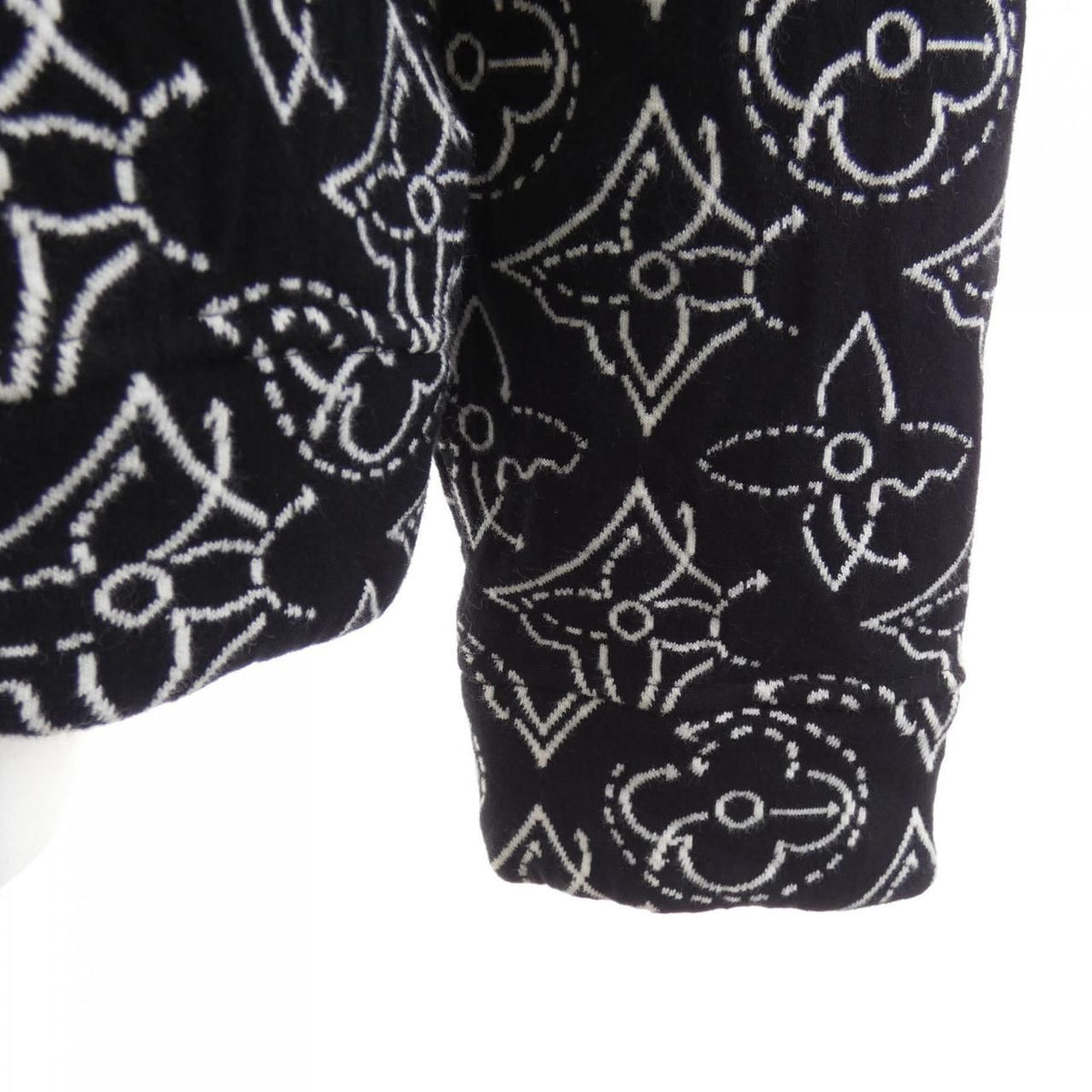 Louis Vuitton NBA Sturati Sikuflower Quilted Hoodie — view 6