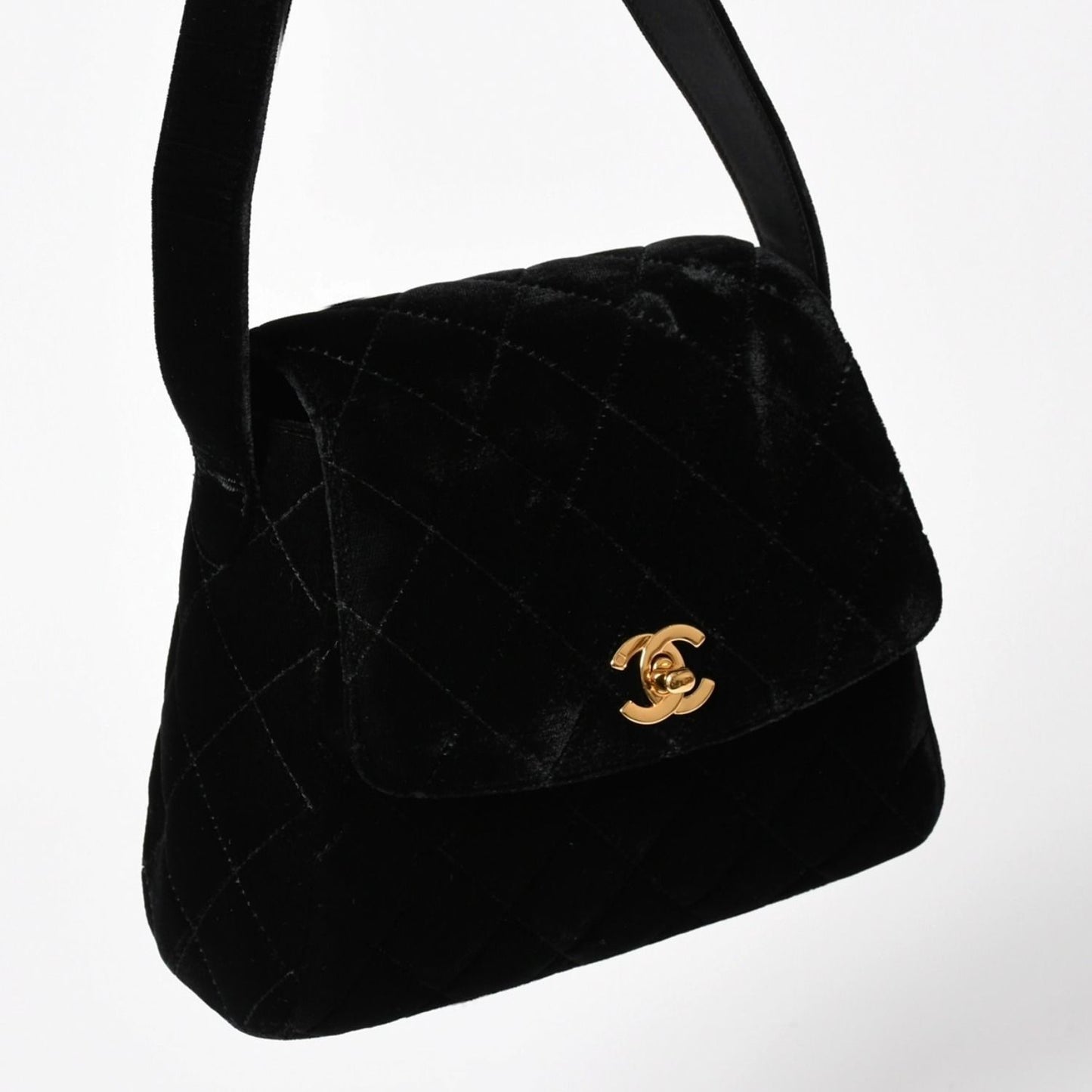 Chanel Bag CC Logo Velvet Quilted Turnlock Black Gold — view 3
