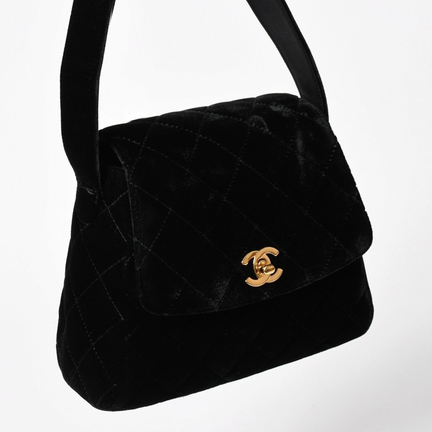 Chanel Bag CC Logo Velvet Quilted Turnlock Black Gold — view 3