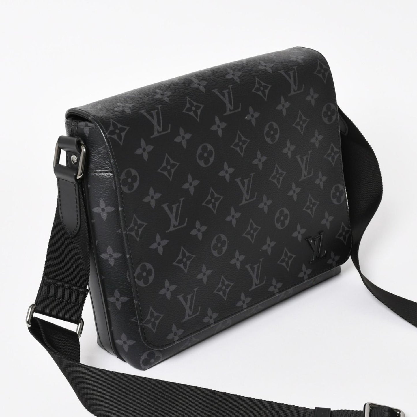 Louis Vuitton Shoulder Bag District NM Monogram Eclipse Black — view 3