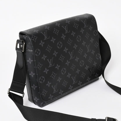Louis Vuitton Shoulder Bag District NM Monogram Eclipse Black — view 3