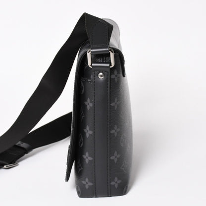 Louis Vuitton Shoulder Bag District NM Monogram Eclipse Black — view 4