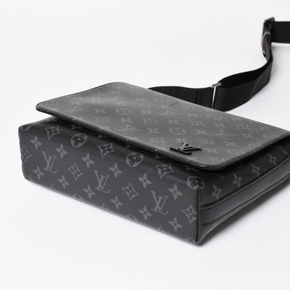 Louis Vuitton Shoulder Bag District NM Monogram Eclipse Black — view 8