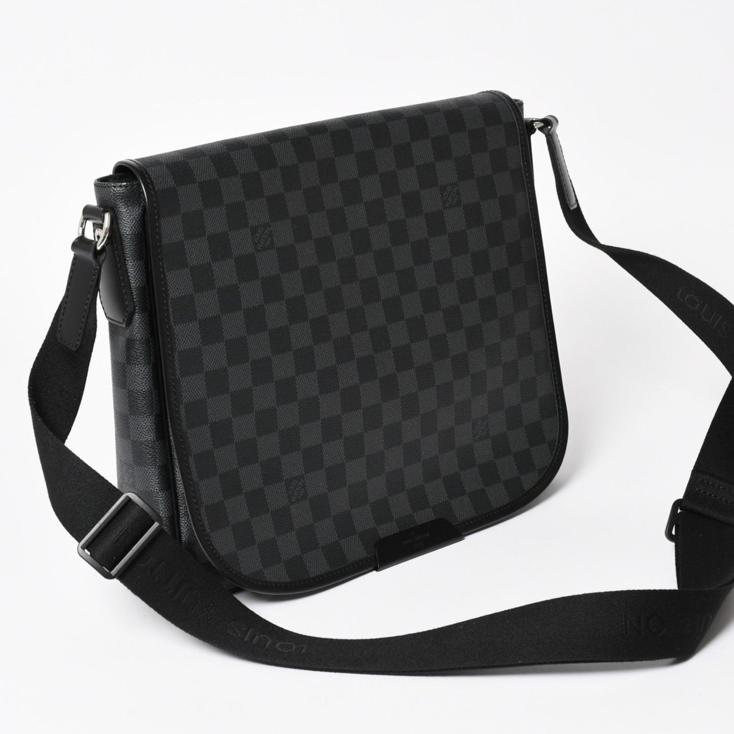 Louis Vuitton Daniel MM Shoulder Bag Damier Graphite Black Silver — view 3