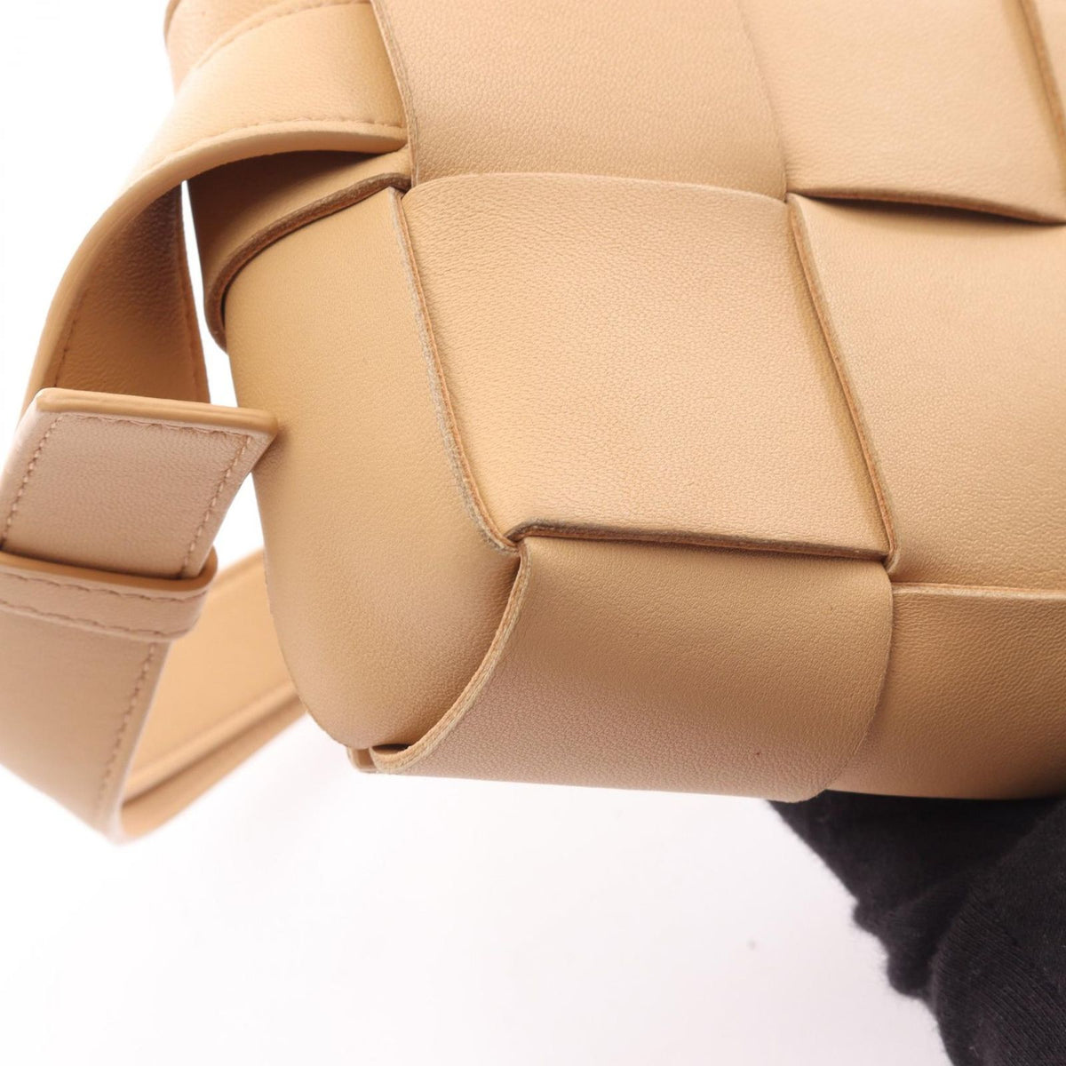 Bottega Veneta Waist Bag Cassette Maxi Intrecciato Beige Leather — view 8