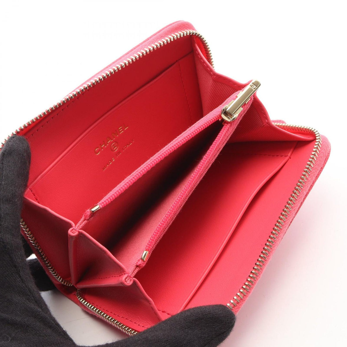 Chanel Round Wallet CC Logo Pink Caviar Leather CC — view 3