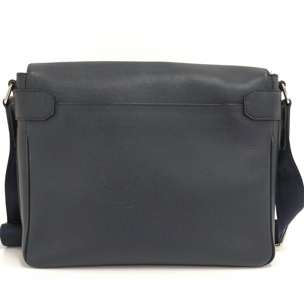 Louis Vuitton Roman MM Messenger Bag Taiga — view 2