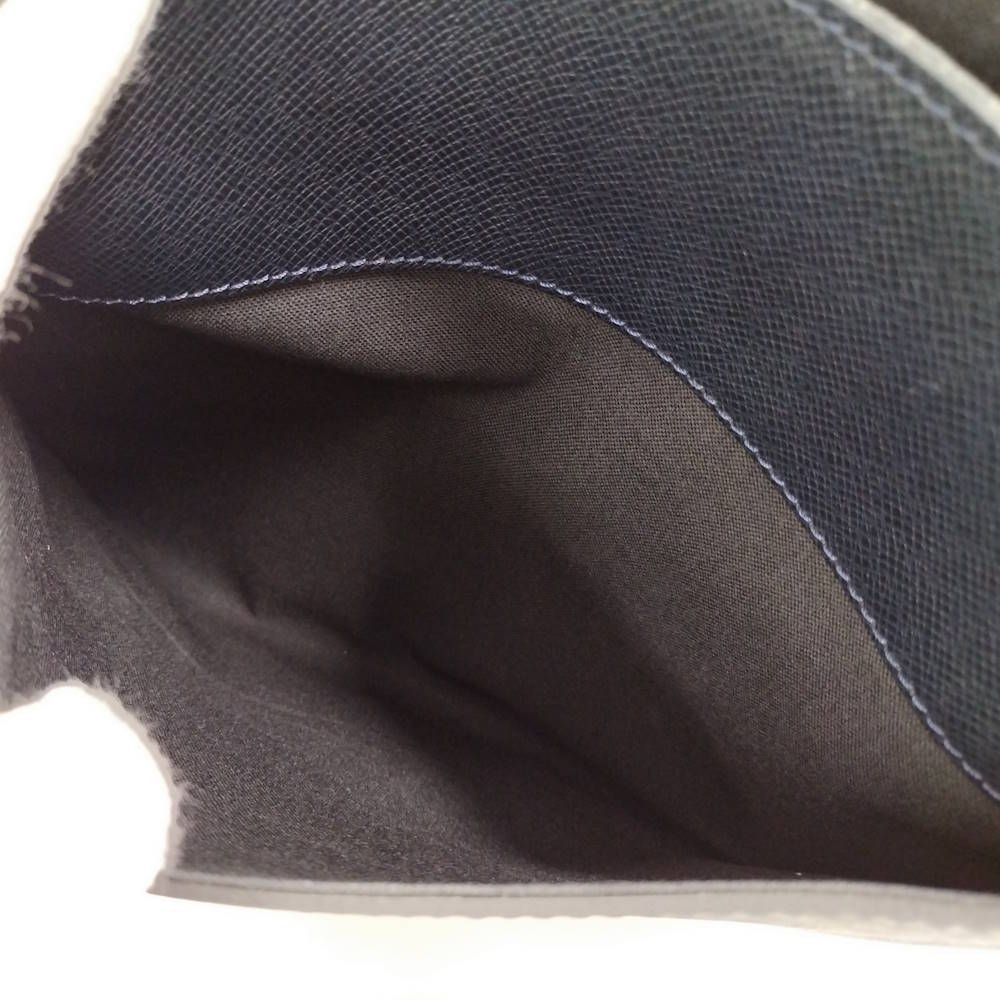 Louis Vuitton Roman MM Messenger Bag Taiga — view 8