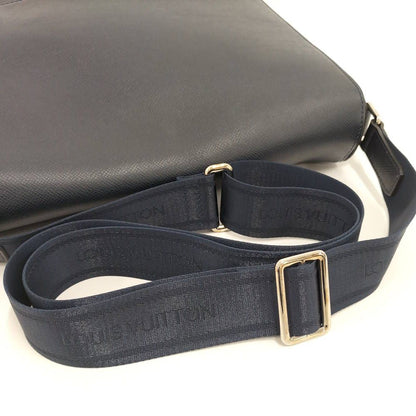 Louis Vuitton Roman MM Messenger Bag Taiga — view 4