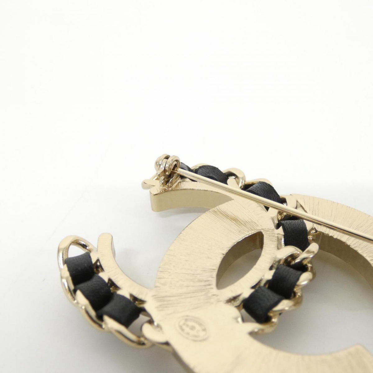 Chanel Brooch Gold — view 3