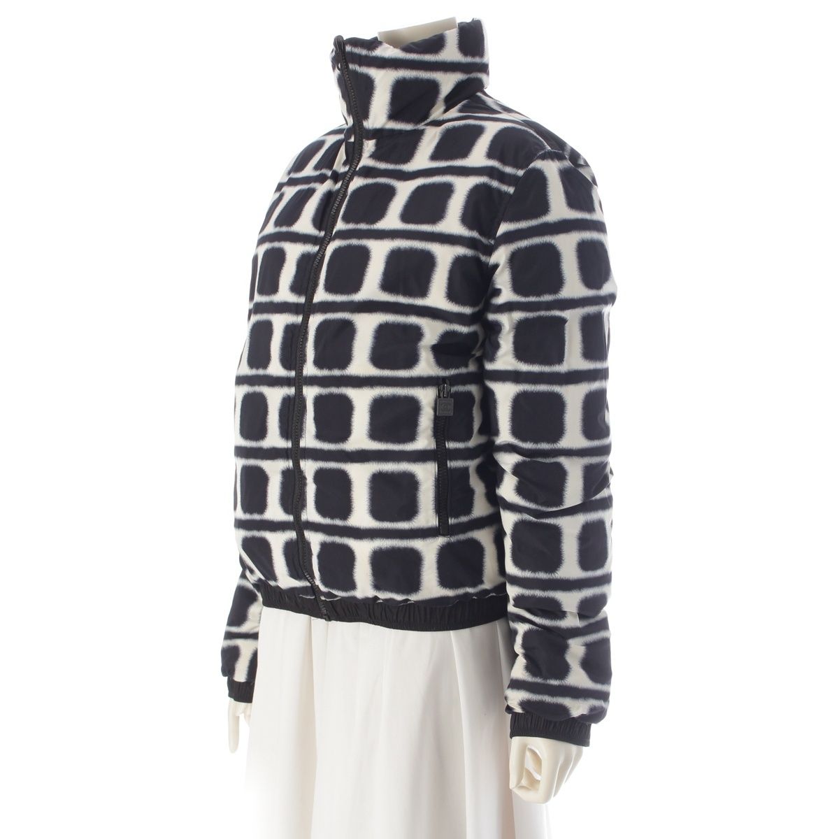 Chanel 07A Reversible Down Jacket Black White Navy 38 — view 4