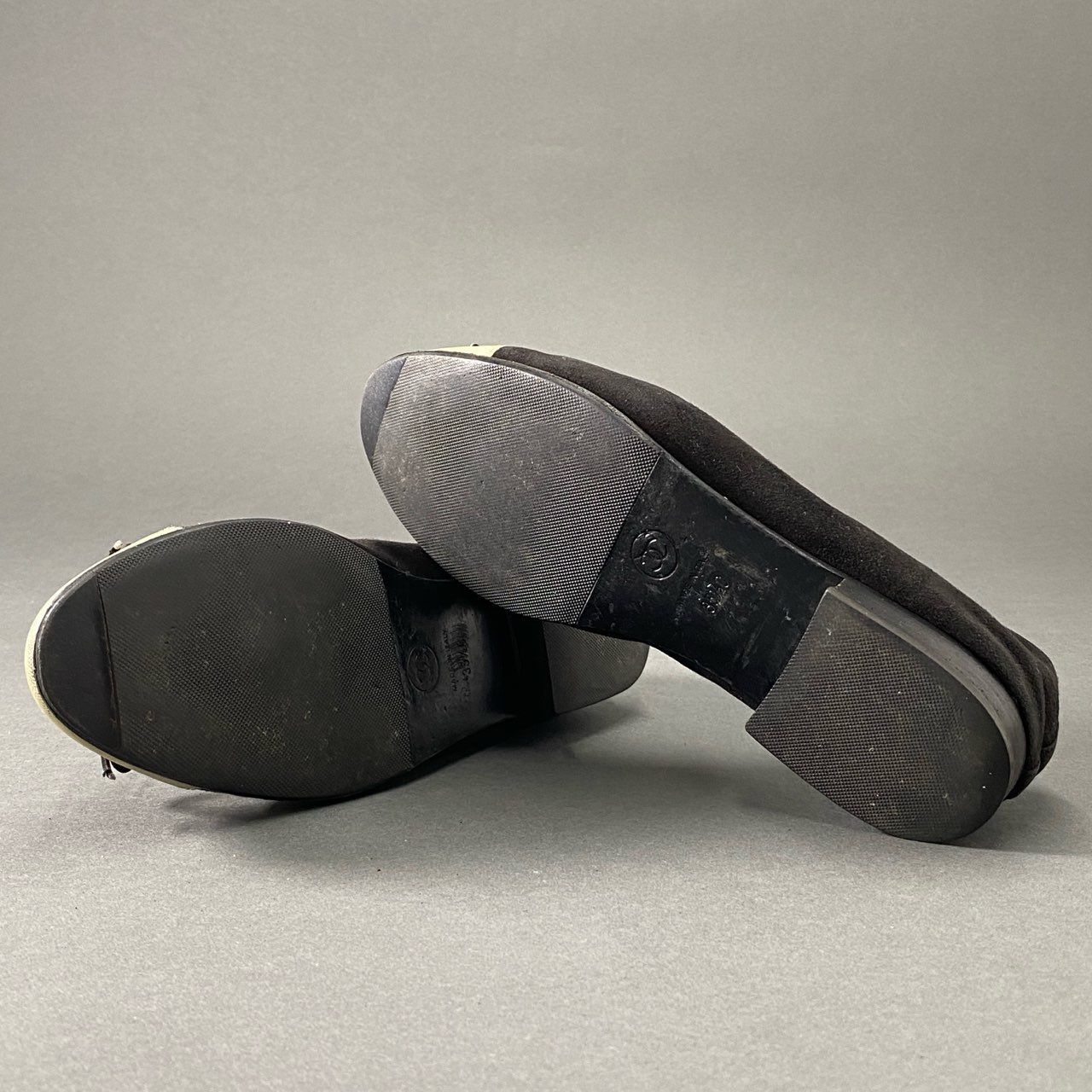 Chanel CC Logo Ballet Shoes Flat Black Suede Ribbon 35.5 — view 6