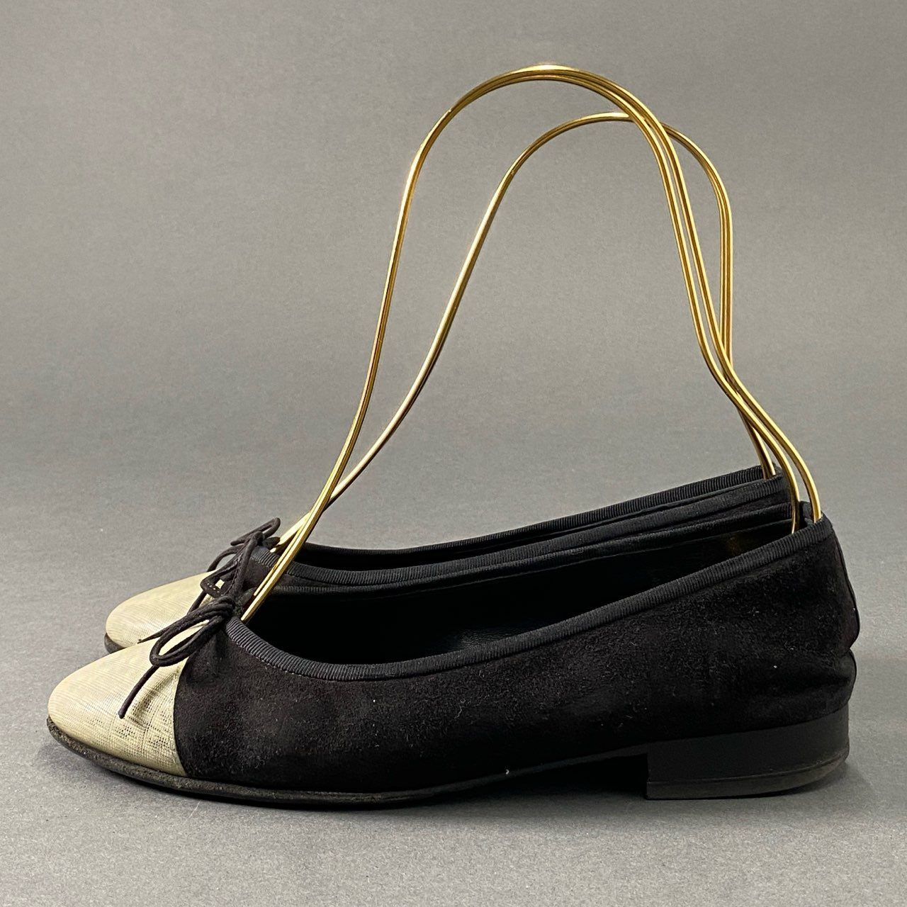 Chanel CC Logo Ballet Shoes Flat Black Suede Ribbon 35.5 — view 2