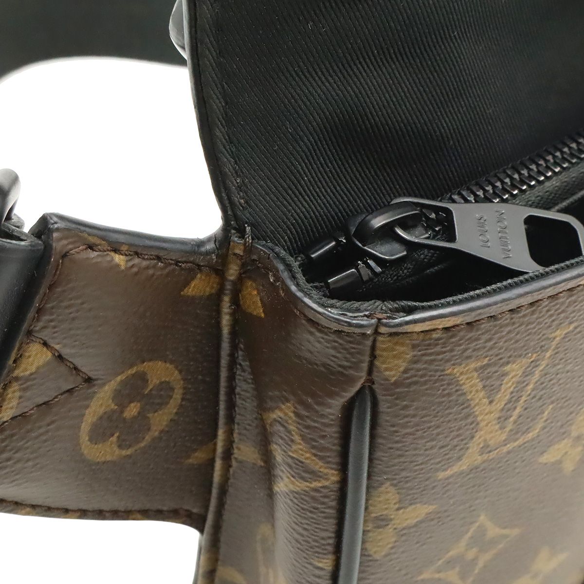 Louis Vuitton Monogram S Lock Sling Bag Leather Noir Black — view 8