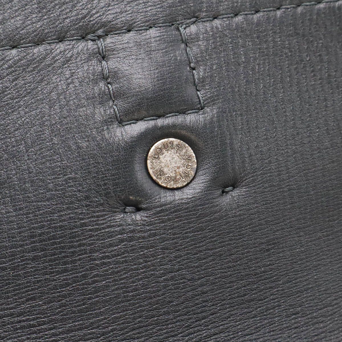 Louis Vuitton Utah Yuma Shoulder Bag Pochette Crossbody Leather Basalt Dark Gray — view 8