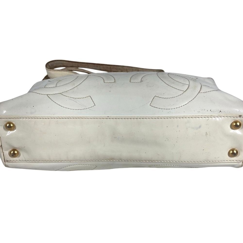 Chanel Shoulder Bag Logo Triple Coco CC Patent White — view 5