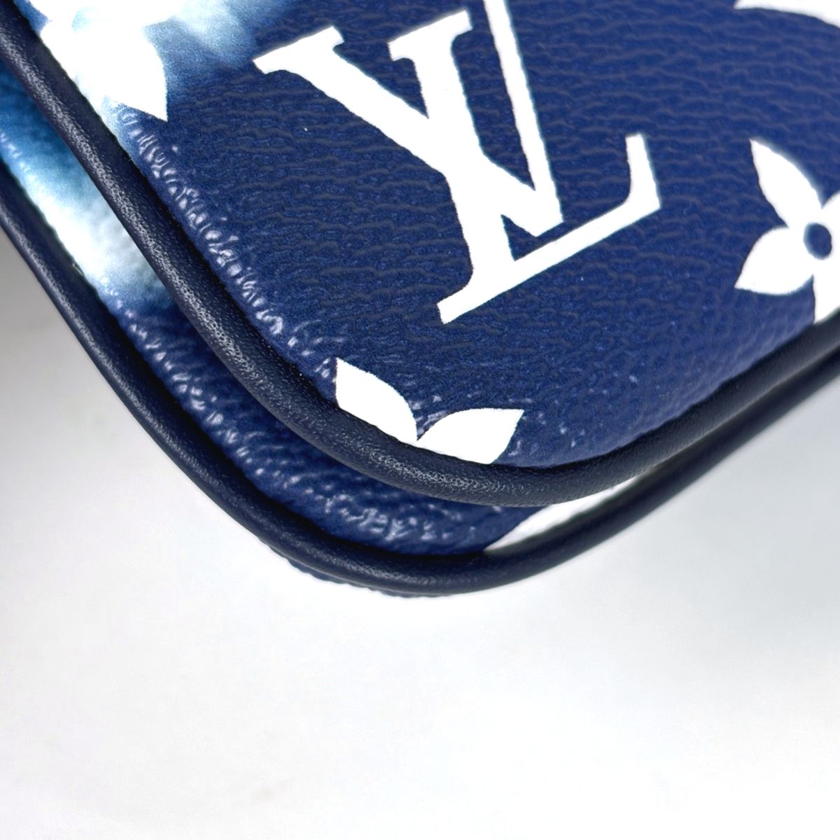 Louis Vuitton Pochette Double Zip LV Escale 2-Way Clutch Shoulder Bag Monogram — view 3