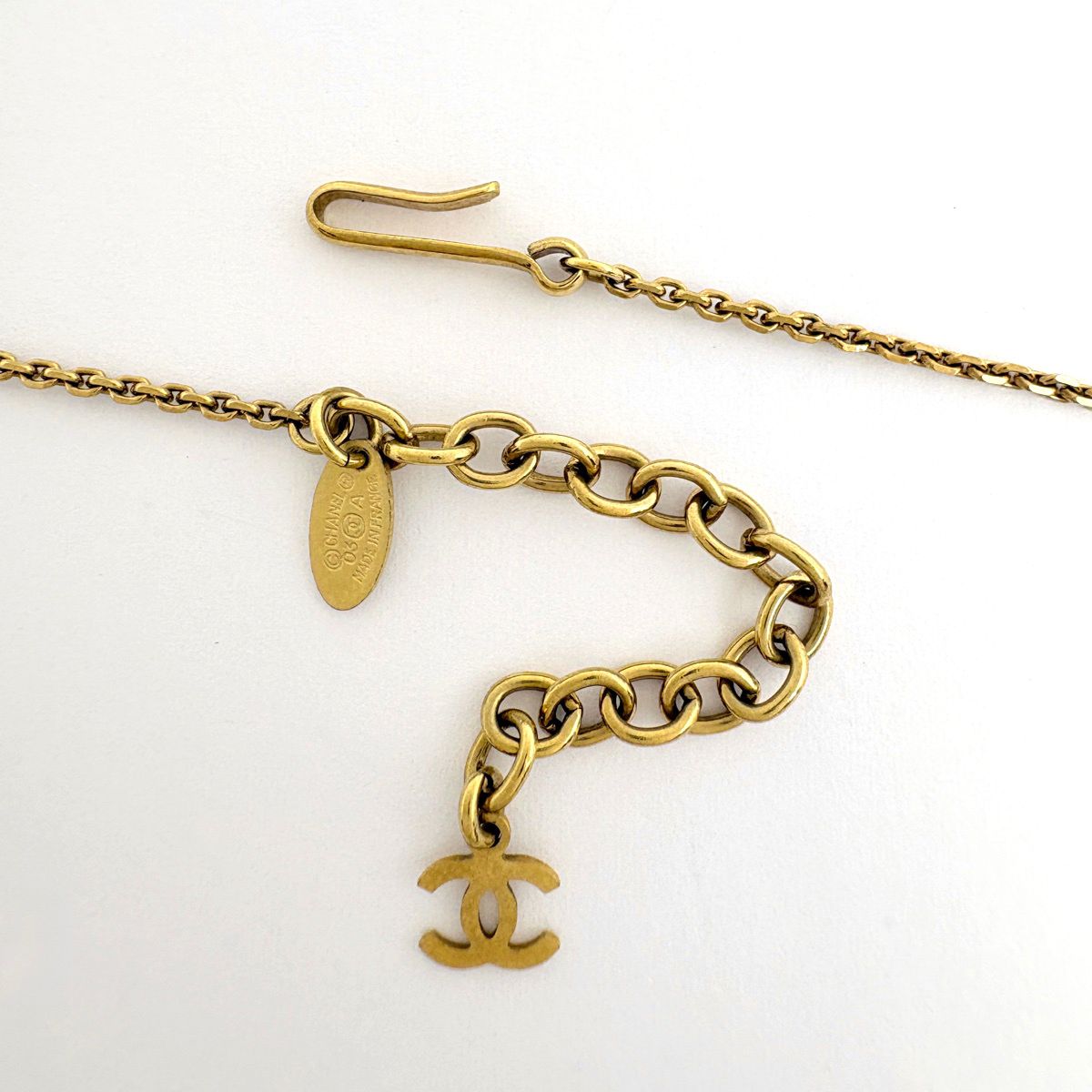 Chanel CC Logo Necklace Clover Tree Gold Plated White — view 3