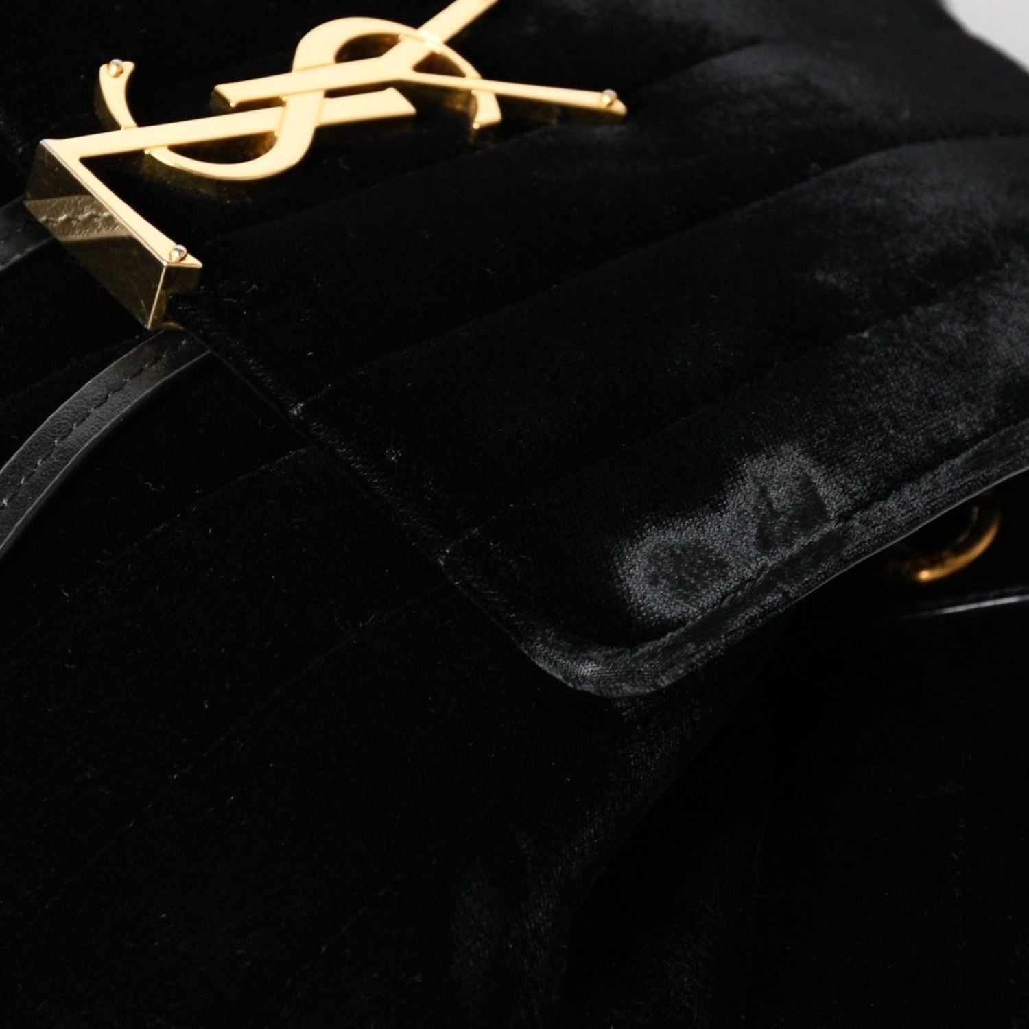 Saint Laurent Vicky Small Backpack Velvet Gold — view 8