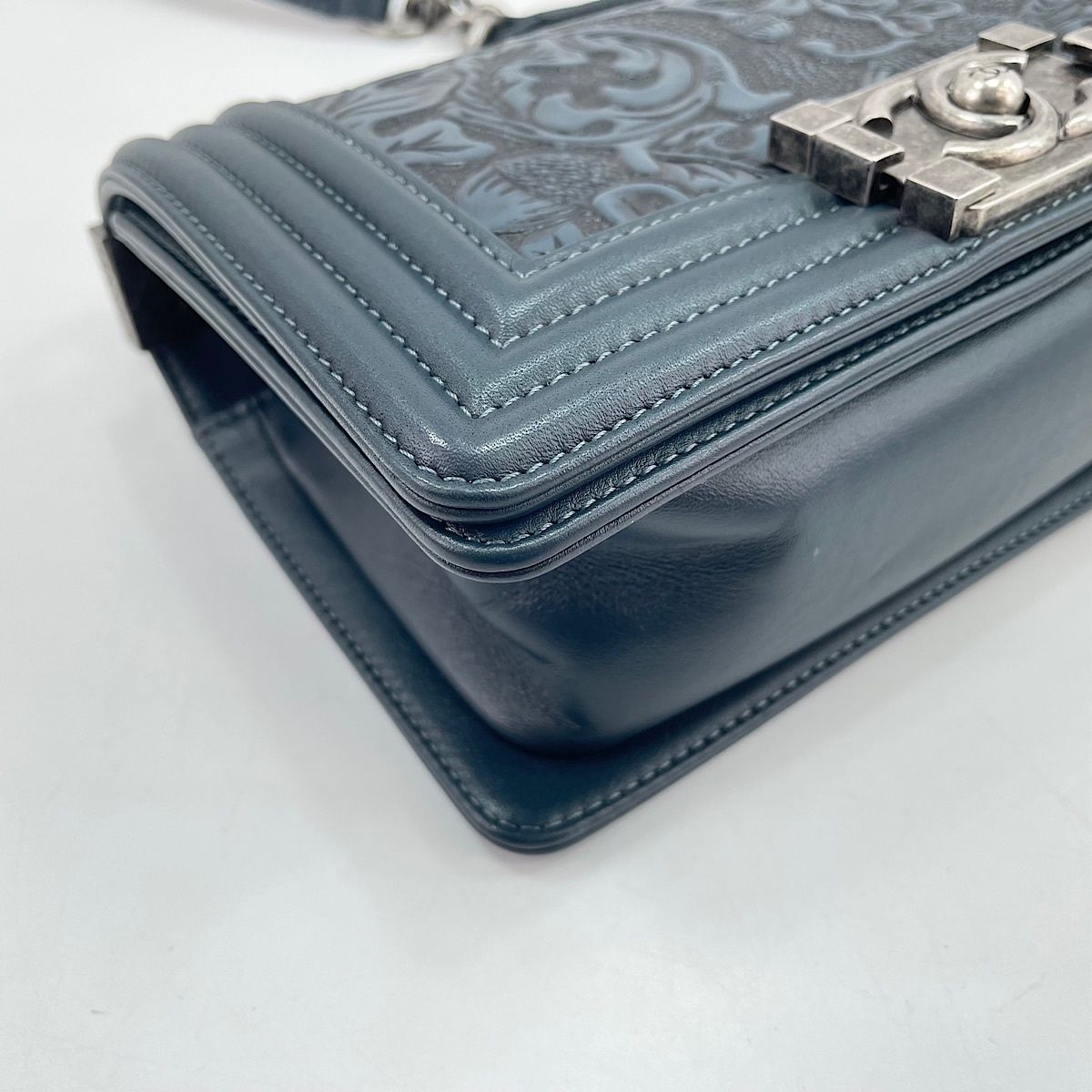 Chanel Shoulder Bag Boy Small — view 8