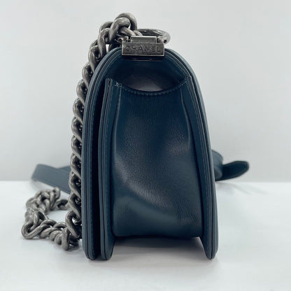 Chanel Shoulder Bag Boy Small — view 5